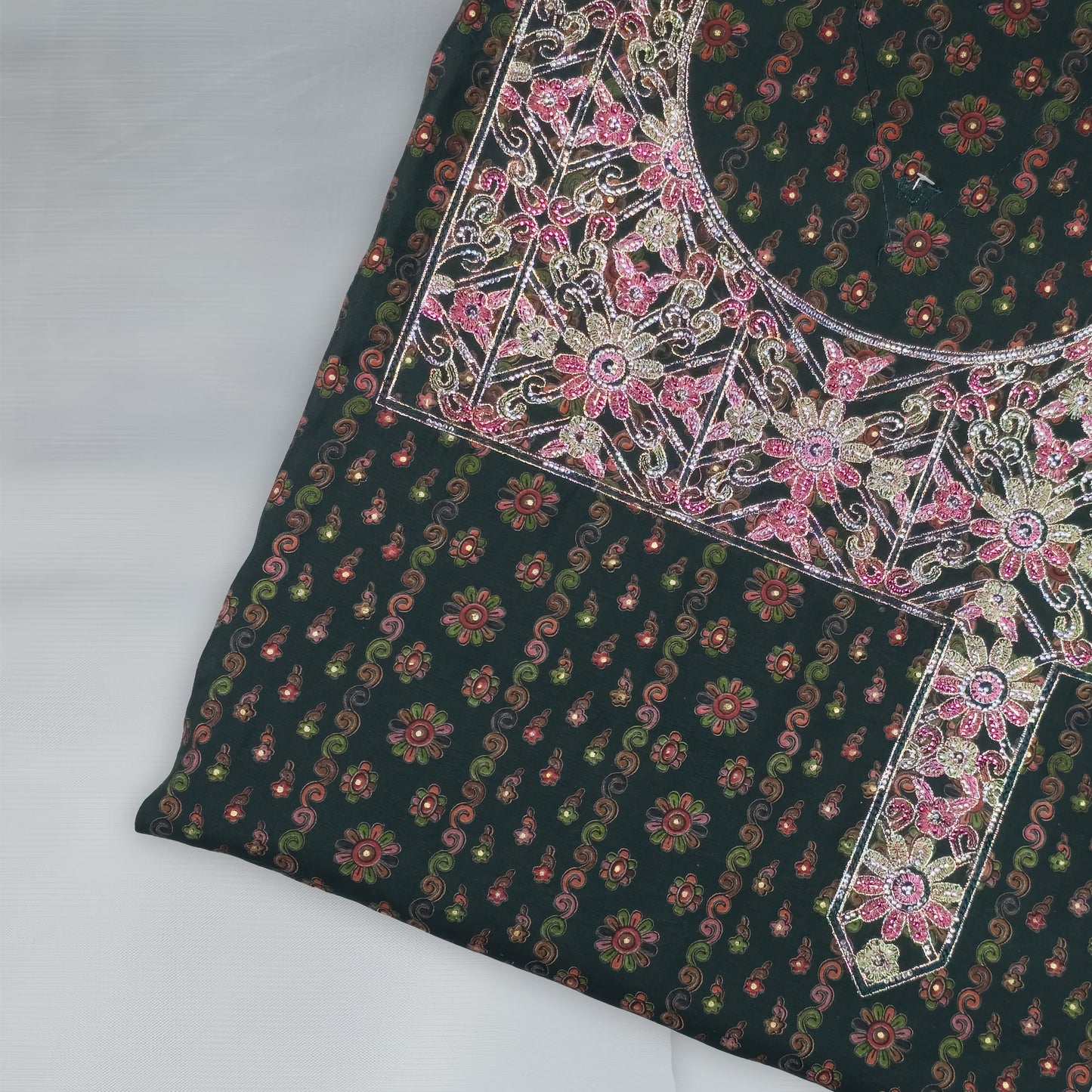 Emirati Mukhawar – Dark Green with Pink Floral Embroidery
